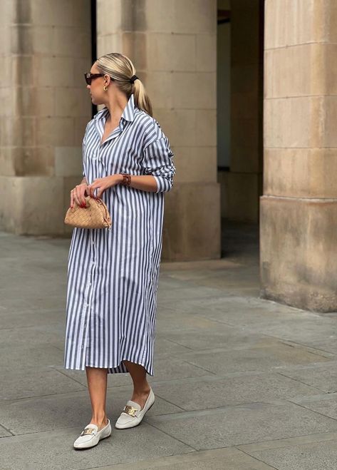 Strip Dress Outfit, Navy Striped Dress Outfit, Stripe Dress Outfit, Lydia Tomlinson, Striped Dress Outfit, Strip Dress, Casual Trendy Outfits, Fashion Milan, Summer Capsule