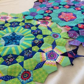 It's our winter school holidays here in New Zealand so I've been to visit my Mum and Dad in Auckland for a few days. My sons get 3 weeks of ... Passacaglia Quilt, La Passacaglia Quilt, Millefiori Quilts, Hexagon Quilts, Hexie Quilt, English Paper Piecing Quilts, Fav Color, Pretty Quilt, Hexagon Quilt