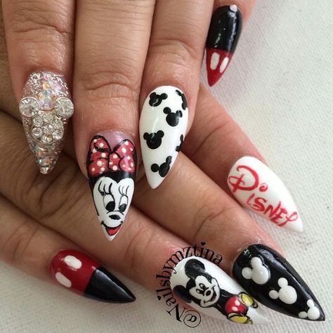 Mickey Mouse Nail Design Miki Mouse, Disneyland Nails, Mickey Mouse Nails, Disney Acrylic Nails, Minnie Mouse Nails, Mickey Nails, Rose Nail Art, Nail Art Disney, Rose Nails