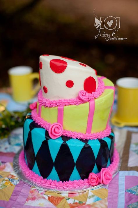 Crazy "Mad Hatter" Cake! Mad Hatter Cake, Bridal Shower Food, Sweets Cake, Shower Food, Alice In Wonderland Party, Mad Hatter Tea, Mad Hatter Tea Party, Wonderland Party, Mad Hatter