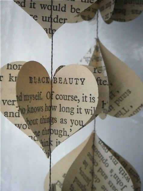 Diy Slinger, Paper Heart Garland, Paper Mobile, Heart Garland, 카드 디자인, Heart Strings, Paper Heart, Paper Hearts, Old Book