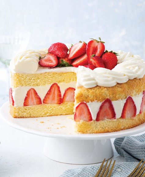 The name Le Fraisier comes from fraise (French for “strawberry”). Try our stunning yet effortless cake for the ultimate showstopper. Fraisier Cake, Orange Simple Syrup, Strawberry Whipped Cream, Cake Homemade, Cake Mug, Simple Syrup Recipes, Vanilla Whipped Cream, Whipped Cream Cheese, Cream Cheese Recipes