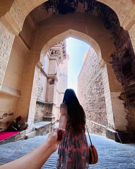 Jas & Mey | Creative Direction on Instagram: “Mehrangarh Fort, Jodhpur, Rajasthan ____________ Last month, we visited Rajasthan. And the feedback we got from our ‘experimental’…” Jaisalmer Instagram Story, Fort Pictures Ideas, Mehrangarh Fort Jodhpur Photoshoot, Jaisalmer Fort Photography, Mehrangarh Fort Jodhpur Photography, Rajasthan Outfit Ideas In Winter, Fort Poses Ideas, Jodhpur Photography Poses, Jaisalmer Photography Poses