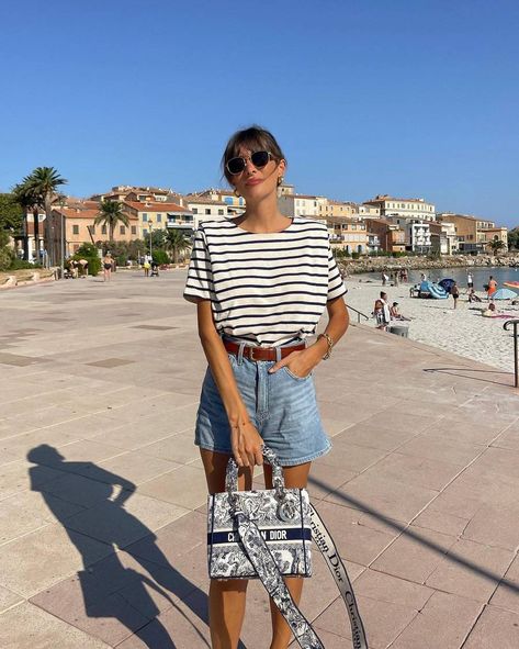 Striped Tshirt Outfits, Striped Shorts Outfit, Outfits With Striped Shirts, Wfh Outfits, Shirt Outfit Summer, Simple Summer Outfits, Shorts Outfits Women, Summer Shorts Outfits, 2020 Fashion Trends