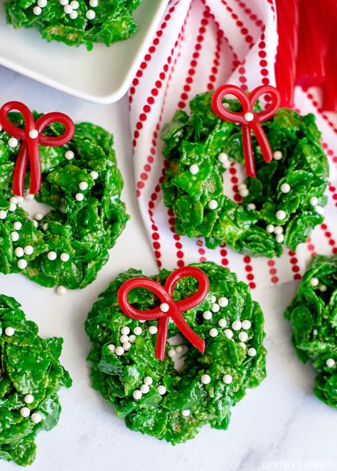 Cornflake cookies are a classic Christmas no-bake treat that you can make in no time. Great for holiday cookie swaps and kid friendly! Wreaths Cookies, Breakfast Side Dishes, Cornflake Wreaths, Christmas No Bake Treats, Charcuterie Lunch, Instant Pot Easy, Christmas Wreath Cookies, Cornflake Cookies, Bake Christmas