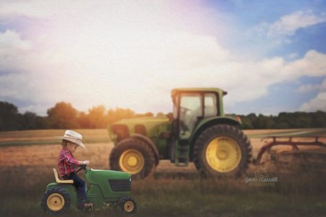 John Deer Photo Shoot Ideas, Toddler Tractor Photoshoot, One Year Old Farm Photo Shoot, Tractor First Birthday Pictures, 1month Photoshoot, Tractor Birthday Party Theme, Tractor Photography, Farm Family Pictures, John Deere Baby