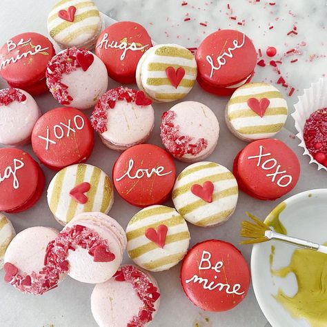 Macaroon Recipes, Creative Cake Decorating, Cookie Cups, Strawberry Cakes, Valentine Cookies, French Pastries, Creative Cakes, Love Affair, Macaroons