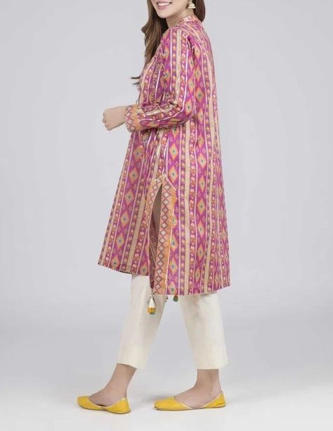 kurti side chak design Khaddar Shirt Design, Bonanza Satrangi, Simple Dress Casual, Lace Dress Design, Girls Dresses Sewing, Pakistani Fashion Casual, Trendy Shirt Designs, Stylish Short Dresses, Pakistani Dresses Casual