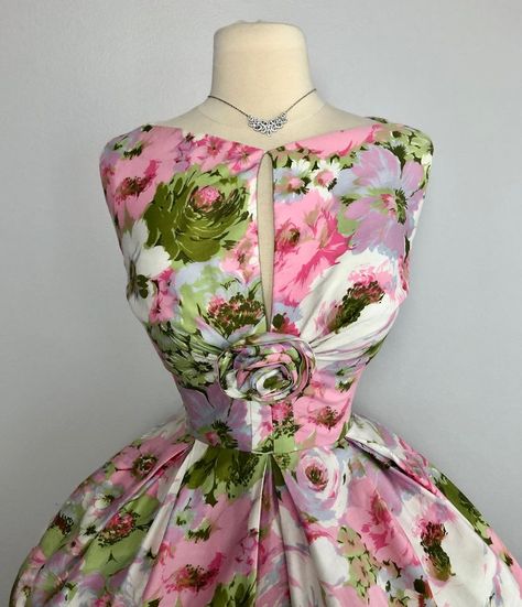 3,299 Likes, 64 Comments - Miss V (@nouveau2you) on Instagram: “Sold 🌸🌹💜Fabulous vintage 1950’s polished cotton Floral Roses dresse. . #50s #1950s #50sdress…” Silk Styles, Miss V, Flowery Dresses, Floral Cotton Dress, 50s Dresses, Floral Fashion, 1950s Dress, Vintage Silk, Silk Flowers