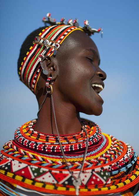 African Futurism, 3 People Costumes, Costume Africain, Roi Lion, Afrikaanse Mode, Female Profile, African People, We Are The World, Maasai