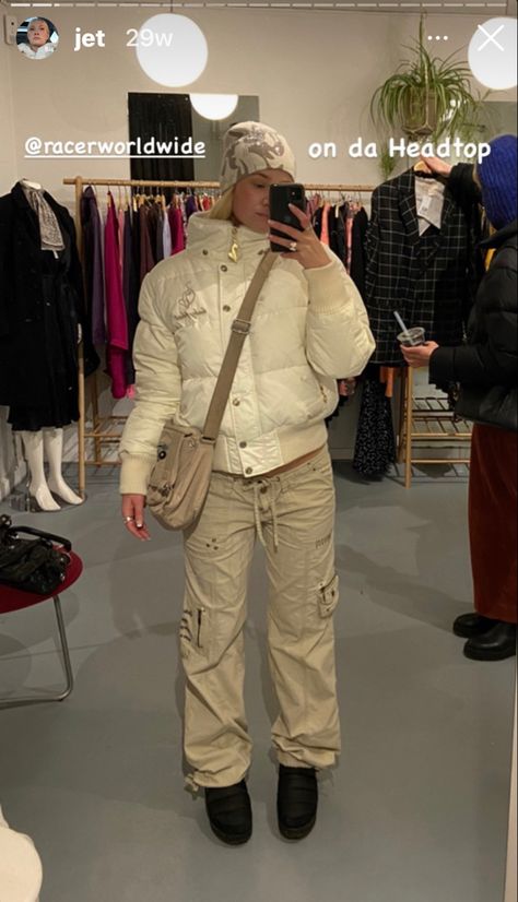 Winter Khaki Cargo Parachute Pants, Y2k Khaki Bottoms With Cargo Pockets, Baggy Military Pants In Khaki, Military Style Khaki Cargo Pants For Streetwear, Baggy Khaki Military Cargo Pants, Fashion Board, Winter Looks, Cute Fits, Style Board