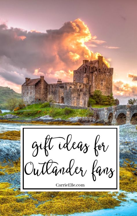 Gift Ideas for Outlander Fans via @carrieelleblog Outlander Themed Party, Outlander Diy, Outlander Crafts, Apothecary Outlander, Outlander Merchandise, Creative Teachers Gifts, Outlander Gifts, Outlander Season 4, James Fraser Outlander