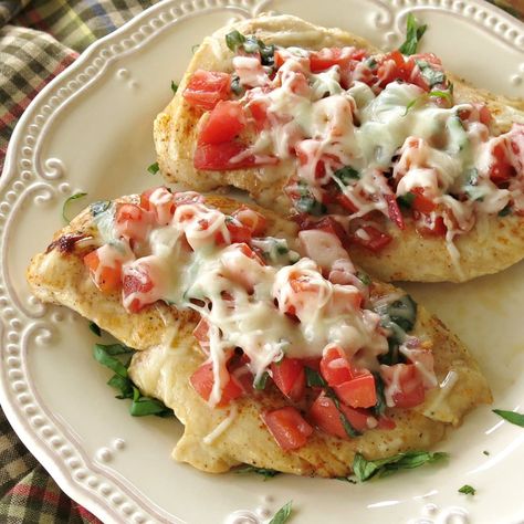 South Beach Phase 1 Diet Recipes - The Dinner-Mom Atkins Chicken Recipes Phase 1, Beach Dinner Recipes, South Beach Phase 1, Chicken Bruschetta, Atkins Diet Recipes Phase 1, Beach Recipes, South Beach Diet Recipes, Stovetop Chicken, Dash Diet Recipes