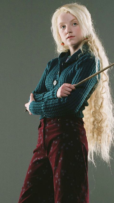 Luna Lovegood Clothes, Luna Lovegood Hair, Luna From Harry Potter, Luna Lovegood Outfits, Luna Lovegood Aesthetic, Magic Clothes, Harry Potter Room Decor, Harry Potter Girl, Hp Harry Potter