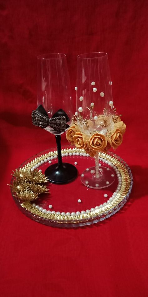 Nikah Glass Decoration Ideas, Wedding Chaab Decoration, Nikha Pen Decoration, Dodh Pilai Glass Ideas, Dhood Pilai Glass Decoration Ideas, Doodh Pilai Glass Ideas Pakistani, Doodh Pilai Glass Ideas, Mehndi Plates Ideas Pakistani, Doodh Pilai Glass Ideas Diy