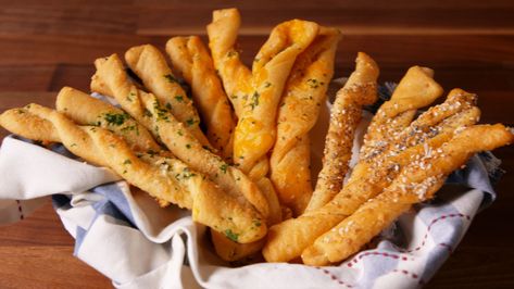 Crescent Roll Bread, Crescent Bread, Roll Appetizers, Breadsticks Easy, Recipes Using Crescent Rolls, Breadsticks Recipe, Croissant Roll, Party Snacks Easy, Crescent Recipes