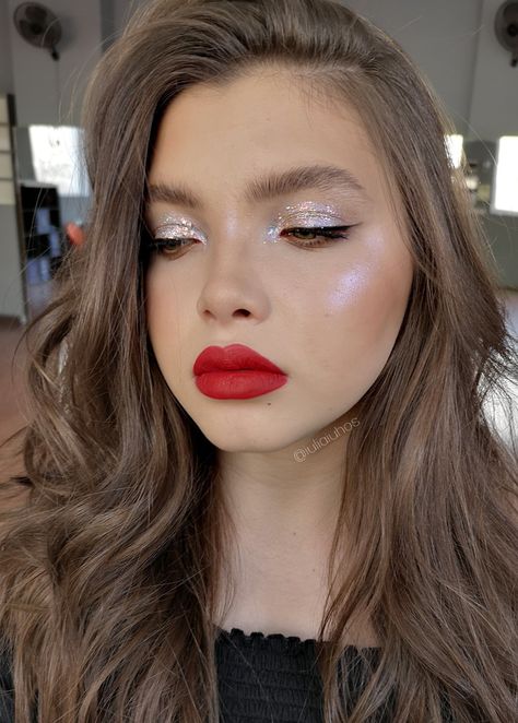 Red Lips Silver Eyes, Concert Makeup Red Lip, Glitter Makeup Red Lips, Glitter Makeup Christmas, Red Lip Glitter Eye Makeup, Silver Makeup Red Lips, Sparkly Red Makeup, Holiday Party Makeup Christmas, Taylor Swift Glitter Makeup