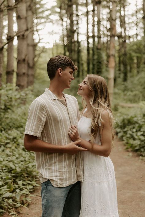 Forest Summer Engagement Photos | Couples Photoshoot Poses | Engagement Photographer | Annika and Jordan had a forest engagement in the fall with romantic moments and couples photoshoot ideas! See couples photoshoot outfits, couples photoshoot poses, engagement photos fall, and candid engagement photos! Book Lauren for your destination engagement or destination couples photoshoot at itslaurennovak.com! Hobbit Engagement Photos, Picture Poses For Couples Casual, Pond Couples Photoshoot, Creek Couples Photoshoot, Forest Couple Photoshoot, Woodsy Engagement Pictures, Park Couples Photoshoot, Dating Pics, Woodland Photoshoot