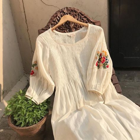 raiman on Instagram: “Laid back summer 🌻 Having a laid back summer is like an opportunity to live a simpler and a more conscious life..🍀 What kind of summer do…” White Kurti Embroidery Designs, Kamiz Hand Design, Embroidery Dress Pattern, Pakistani Fashion Casual, Trendy Shirt Designs, Kurti Embroidery Design, Desi Fashion Casual, Modest Dresses Casual, Casual Wear Dress