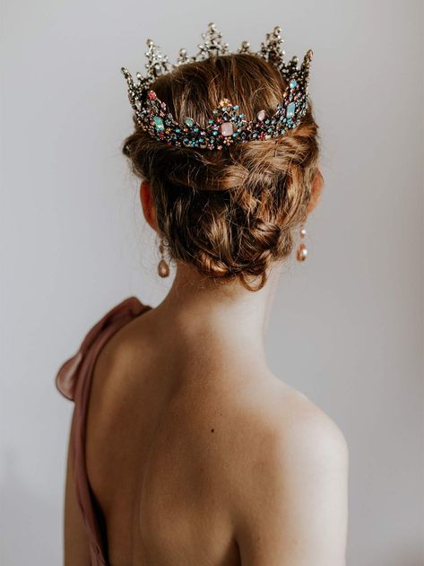 Long Bridal Hair, Medieval Hairstyles, Girls Tiara, Crown For Women, Party Hair Accessories, Queen Aesthetic, Rhinestone Crown, Queen Crown, Queen Hair