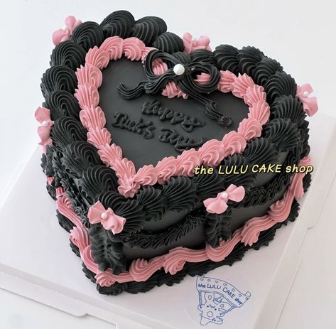 Blackpink Cakes Birthday, Blackpink Birthday Cake Ideas, Kawii Cakes, K Pop Cake Ideas, Birthday Cake Blackpink, Blackpink Cake Ideas, Y2k Cake Ideas, Blackpink Cake Design, Pink And Black Cake Ideas