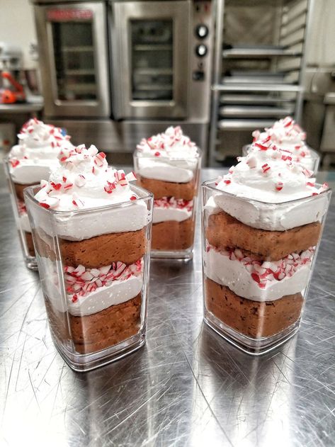 Perfectly Portioned Peppermint Chocolate Mousse Shooters - the CAMBRO blog Chocolate Mousse Shooters, Mini Desserts Shooters Recipes, Mousse Shooters, Dessert Shooters Recipes, Chocolate Mousse Desserts, Chocolate Mousse Cups, Peppermint Dessert, Favorite Holiday Desserts, Dessert Shooters