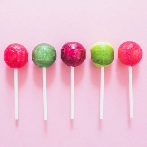 Free Photo | Five colorful lollipops Lollipop Photo, Diy Candy Wrappers, Vinyl Panels, Tootsie Pop, Zipper Pouch Tutorial, Lollipop Candy, Candy Wrapper, Pouch Tutorial, Chocolate Sweets