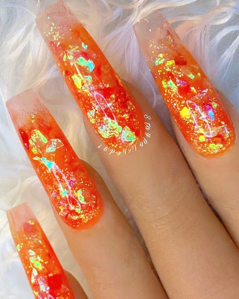 Nail Hot, Neutral Nail Art Designs, Neutral Nails Acrylic, Orange Acrylic Nails, Opal Nails, Natural Nail Art, Natural Nail Designs, Chrome Nail Art, Ombre Nails Glitter