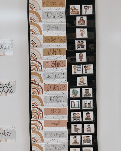 Classroom Schedule Display, Dream Classroom, Classroom Schedule, Teacher Board, Schedule Cards, Visual Schedule, Classroom Board, Teacher Boards, Daycare Ideas