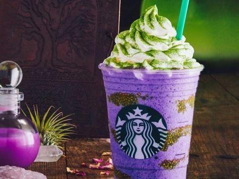 Limited Edition Frappuccinos That We Wish Starbucks Would Bring Back Starbucks Halloween Drinks, Secret Starbucks Drinks, Starbucks Secret Menu Drinks, Starbucks Coffee Drinks, Starbucks Halloween, Starbucks Drink, Starbucks Frappuccino, Starbucks Secret Menu, Starbucks Drinks Recipes