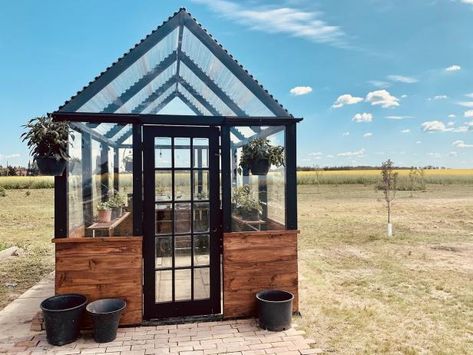 Serre Diy, Greenhouse Build, Greenhouse Building, Homemade Greenhouse, Stick Chair, Modern Greenhouses, Diy Greenhouse Plans, Lean To Greenhouse, Simple Building