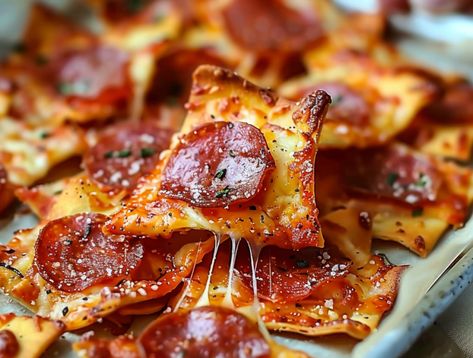 2 INGREDIENT PIZZA CHIPS Appetizer Recipes With Pepperoni, Homemade Pizza Chips, 2 Ingredient Pizza Chips, Pepperoni Appetizers Easy, Pizza Chips Recipe, Mini Pepperoni Recipes, Pizza Appetizer Recipes, Pepperoni And Cheese Crisps, Cheese Pepperoni Chips