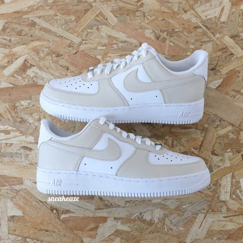 Nike Air Force Beige, Nike Air Force 1 Custom, Basket Nike, Beige Sneakers, Nike Air Force One, Preppy Shoes, How To Store Shoes, Pretty Shoes Sneakers, Air Force 1 Custom