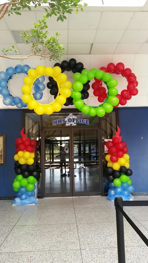 Olympic Balloon Decorations, Olympic Theme Decorations, Olympic Decorations Classroom, Olympic Themed Bulletin Board, Kids Olympics Party, Olympic Decorations Diy, Olympic Decorations, School Olympics, Olympic Party Decorations