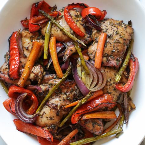 Roasted Vegetables Balsamic, Chicken With Roasted Vegetables, Roasted Vegetables Recipe, Ways To Cook Chicken, Balsamic Chicken, Routine Skincare, Boneless Skinless Chicken Thighs, Skinless Chicken Thighs, Skincare Aesthetic