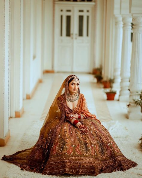 Bridal Suits Punjabi, Best Indian Wedding Dresses, Orange Lehenga, Bridal Lengha, Latest Bridal Lehenga, Lehenga Red, Indian Bridal Photos, Wedding Lehenga Designs, Indian Bride Outfits