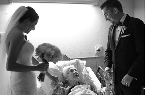 Viral Photos Show Bride and Groom Surprising Grandma in the Hospital on Their Wedding Day Photos With Grandma, Hospital Wedding, Powerful Pictures, Wedding Pictures Ideas, Motion Photography, Professional Dj, Good In The World, Surprise Visit, In Hospital