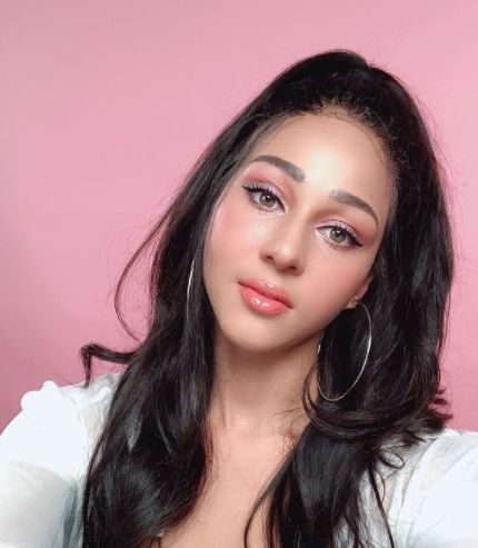 Megan Bowen is a South Korea-based African-American YouTube star and actress. She is best known for her Megan Moon YouTube channel. David Dobrik, Makeup Challenges, Jem And The Holograms, Austin And Ally, Famous Americans, Youtube Stars, The Fault In Our Stars, Popular Videos, Net Worth