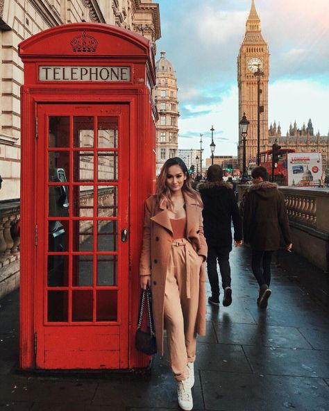 Isabel London Outfit Ideas, Europe Travel Outfits Summer, London Photo Ideas, Tourist Outfit, Photoshoot London, London Photoshoot, Aesthetic Europe, London Tourist, Aesthetic London