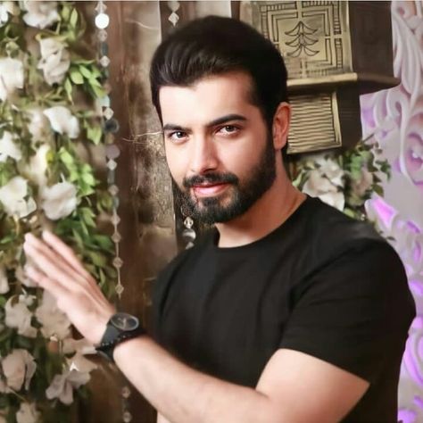 Instagram Sharad Malhotra, Kuch Kuch Hota Hai, Joker Pics, Tv Show Couples, Best Poses For Men, Love Ya, Poses For Men, Celebrity Pictures, Bollywood Actress