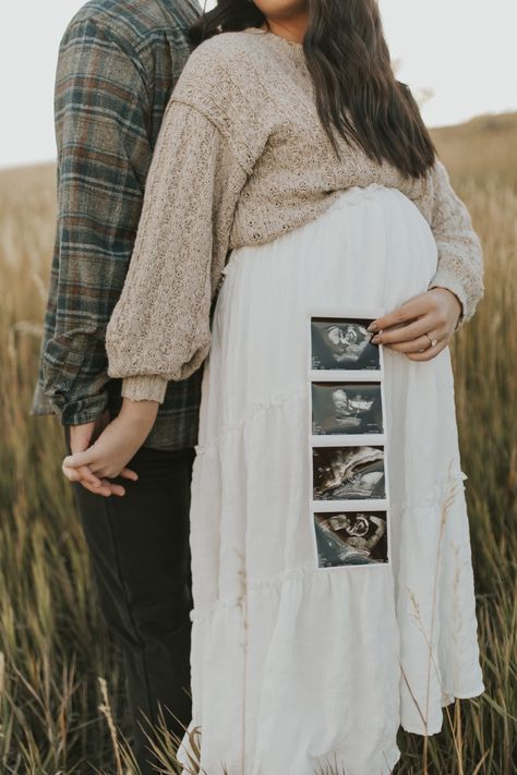 Fall Maternity Shoot, Winter Maternity Pictures, Fall Maternity Pictures, Couple Maternity Poses, Maternity Picture Outfits, Winter Maternity Photos, Fall Maternity Photos, Pregnancy Announcement Photoshoot, Fall Pregnancy