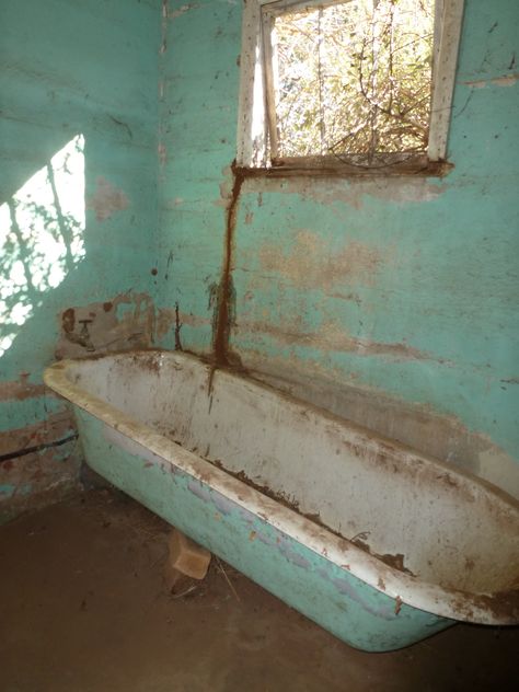 Old bath tub~Im in Love...?  OK, but we have to do some drastic cleaning and remodeling first! Abandoned Structures, Old Bathtub, Art Content, Bardot Bodycon Dress, Bath Room, Aqua Turquoise, Old Barns, Old Building, Abandoned Buildings