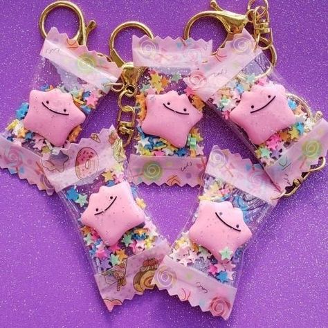 Shaker Charms Diy, Kawaii Gifts Diy, Candy Shaker Charm, Clay Crafts Kawaii, Cute Keychain Diy, Kawaii Crafts Diy, Diy Bag Charm, Shaker Charm, Kawaii Candy