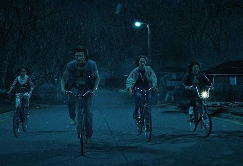 Stranger Things Fanfiction, Stranger Things Screencaps, Nancy Steve, Duffer Brothers, Stranger Things Poster, Cartoon Books, Music Recommendations, Eddie Munson, Stranger Things Aesthetic