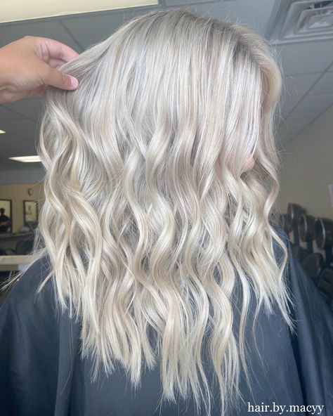 #blonde #blondehair #creamyblonde #beigeblonde #brightblonde #highlights #balayage Creamy Beige Blonde, Highlights Balayage, Beige Blonde, Balayage, Highlights, Blonde, Long Hair Styles, Hair Styles, Hair