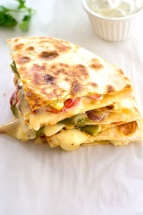 Quesadilla Vegetarian, Veggie Quesadilla Recipes, Fajita Quesadilla, Vegetarian Quesadillas Recipes, Veggie Quesadillas, Veggie Quesadilla, Quesadilla Recipes Easy, Vegetarian Quesadilla, Grilled Chicken Tacos