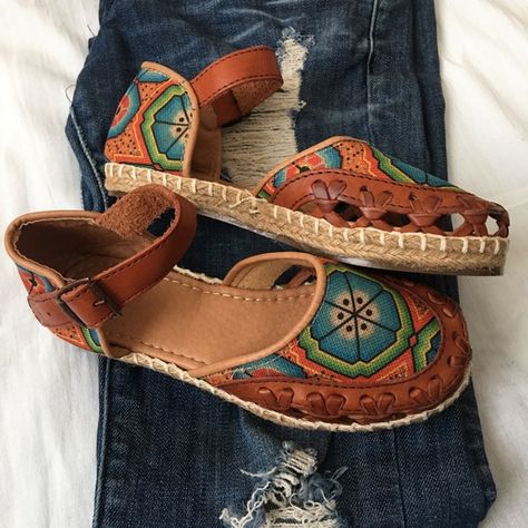 Mexican Shoes, Mexican Sandals, Boho Shoes, Huarache Sandals, Huichol Art, Handmade Leather Bracelets, Cute Slippers, Genuine Leather Sandals, Rug Fabric