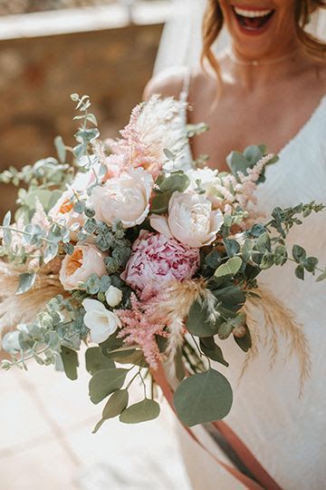 Flowers should be a staple at every wedding. They are beautiful and can add a lot of personality to any wedding. What most people don’t realize is that flowers actually carry a lot of symbolism. Here is a list of flowers and their traditional meanings! Blush Peony Bouquet, Peach Peony, Blush Bouquet Wedding, Peony Bouquet Wedding, Blush Peonies, Blush Bouquet, Aisle Flowers, Flowers And Greenery, Spanish Wedding