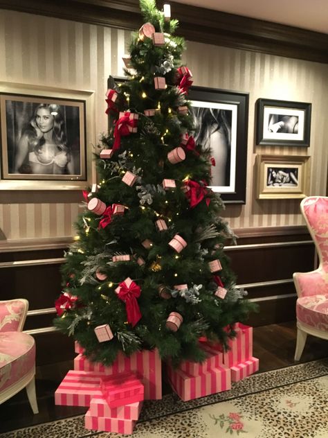 Victoria Secret Christmas Tree, Victoria’s Secret Christmas Aesthetic, Victoria’s Secret Christmas, Victoria Secret Christmas, Winter Moodboard, Christmas In London, 2014 Christmas, Christmas Destinations, Victoria London