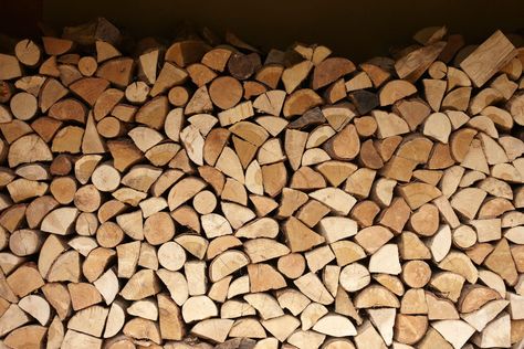 How Much Firewood Will I Need This Winter? Splitting Wood, Electric Logs, Fire Wood, Wood Supply, Wood Pellets, Wood Fireplace, Backyard Fire, Fire Pit Backyard, Kiln Dried Wood